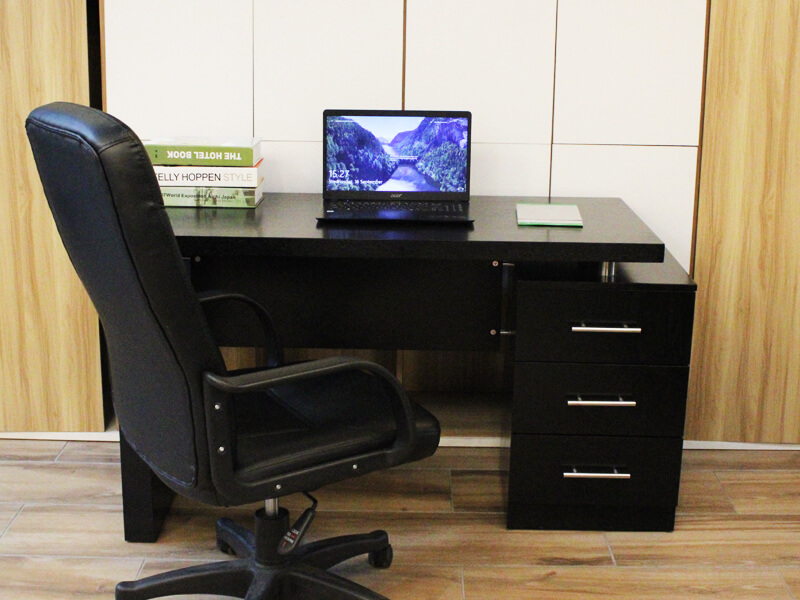 ivy-office-desk-website-1.jpg